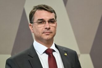 Flávio Bolsonaro em imagem reproduzida pela Band