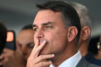 Flávio Bolsonaro durante compromisso público